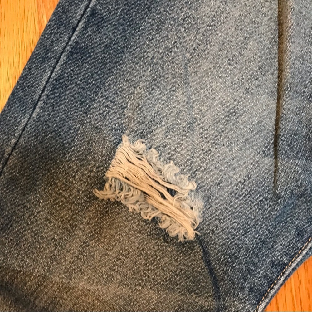 ▪️forever twenty one Distressed Jeans - Picture 2 of 8
